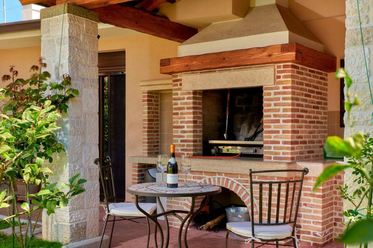 Holiday House Arena Pula Luaran gambar