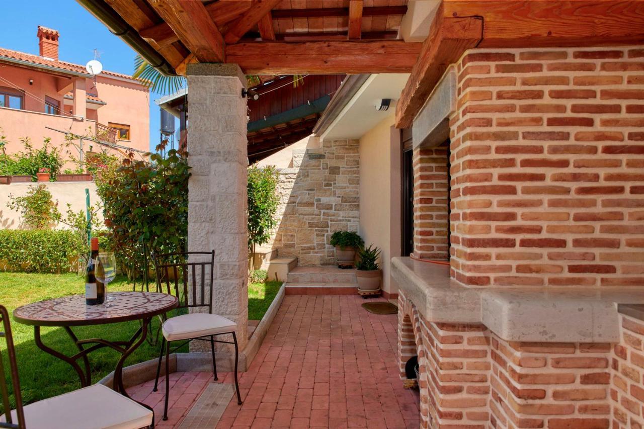 Holiday House Arena Pula Luaran gambar