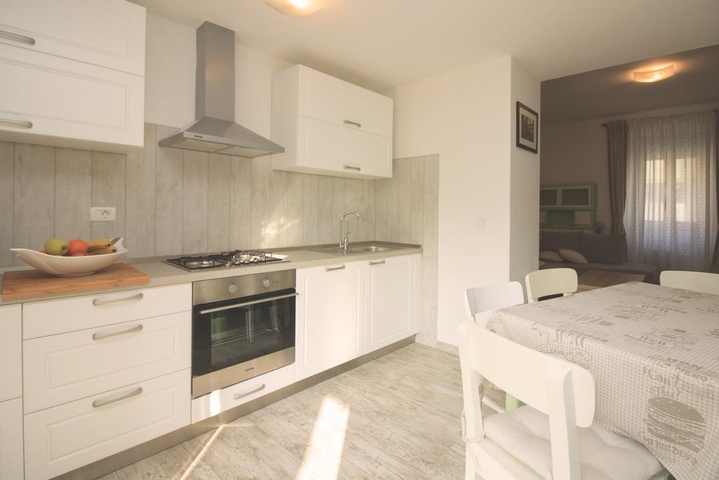 Holiday House Arena Pula Luaran gambar