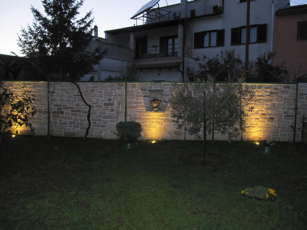 Holiday House Arena Pula Luaran gambar