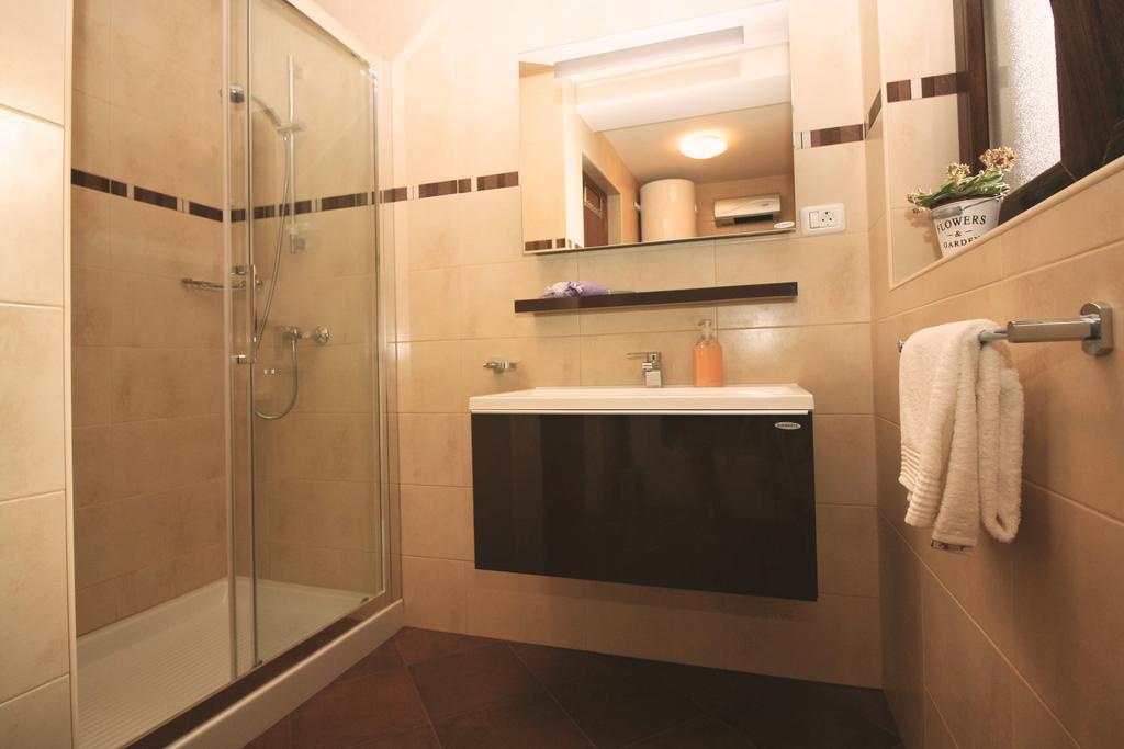 Holiday House Arena Pula Luaran gambar