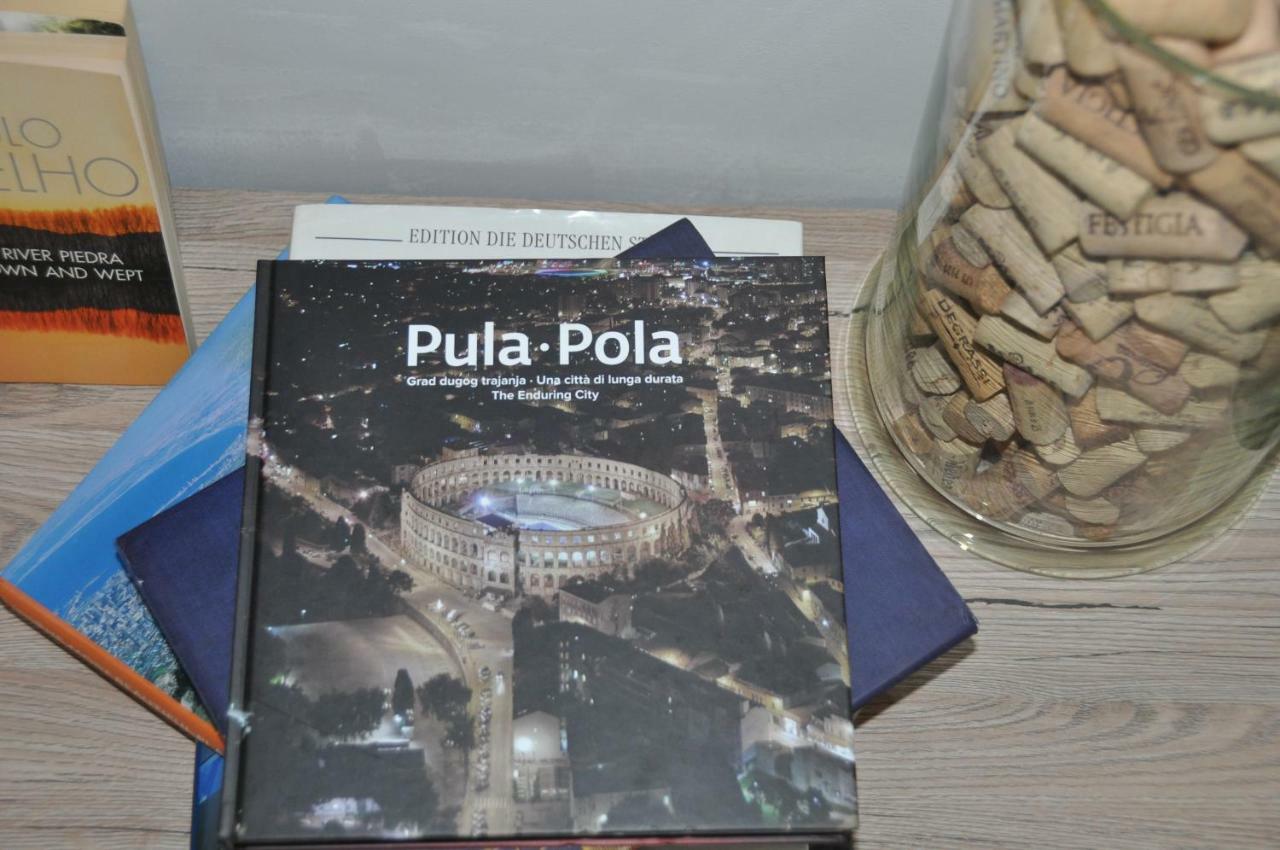 Holiday House Arena Pula Luaran gambar