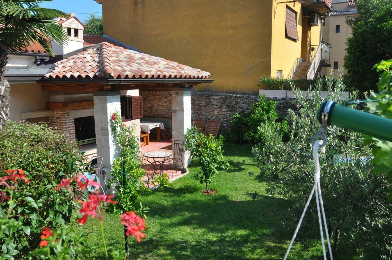 Holiday House Arena Pula Luaran gambar