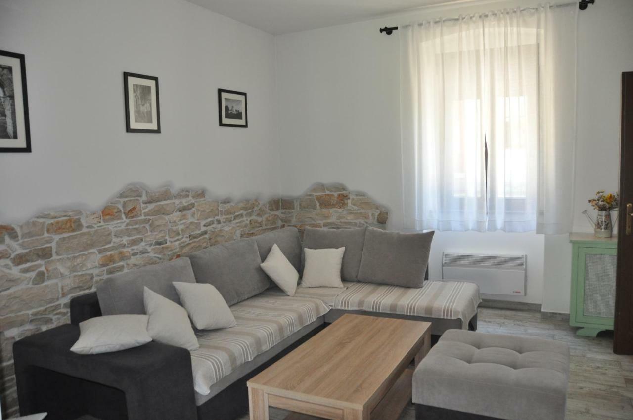 Holiday House Arena Pula Luaran gambar